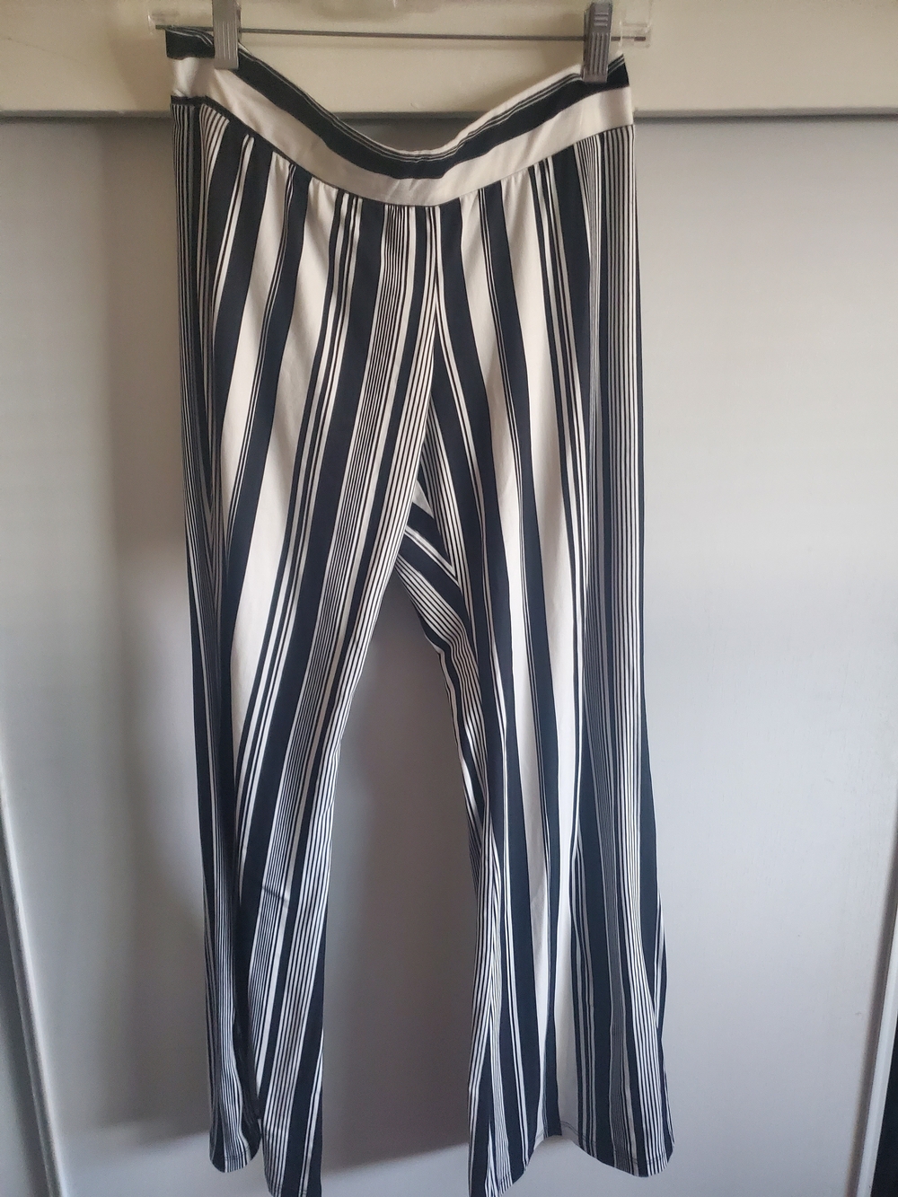 Women's Black & White Vertical Stripe Wide-Leg Pants